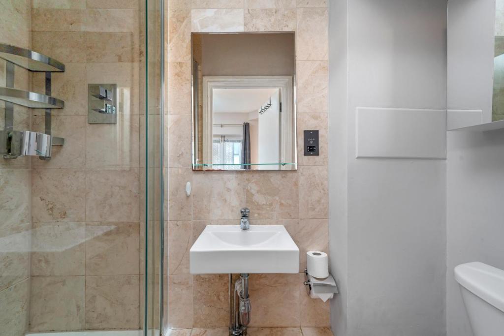 ALTIDO Deluxe apt nestled in Shoreditch photo