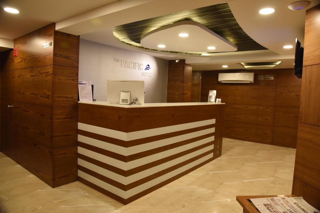 フロント・ロビー