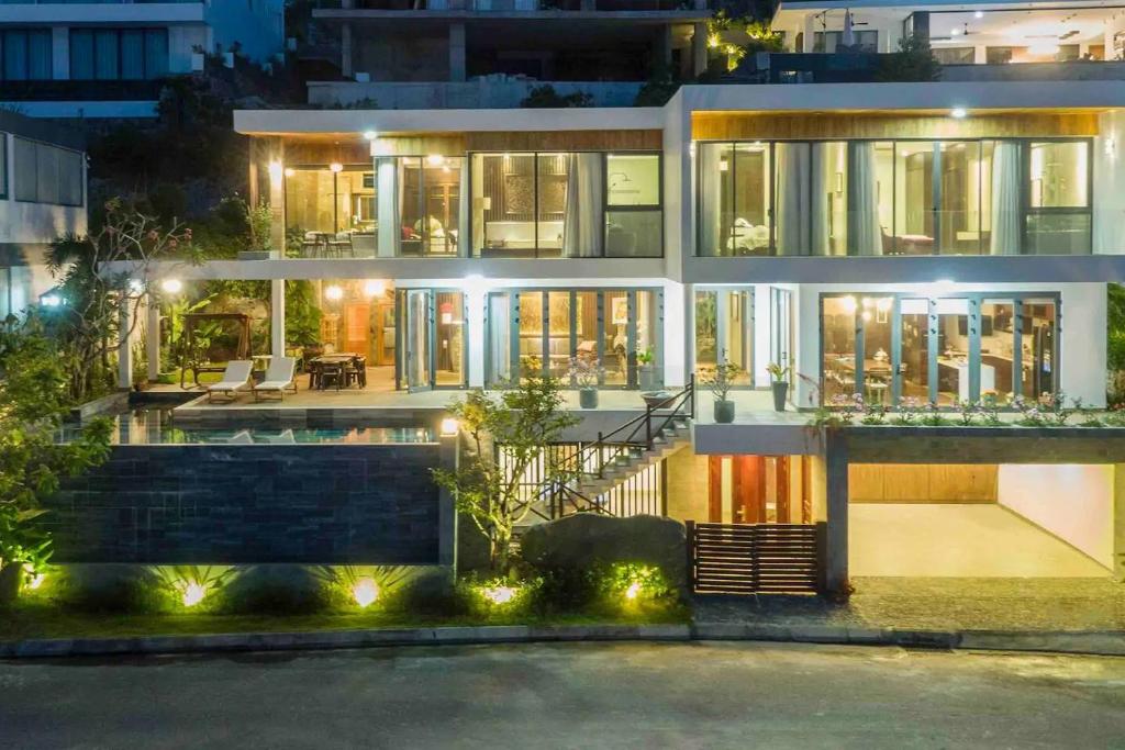 The Hill Ocean Villa With 5 bedrooms and Infinity Pool