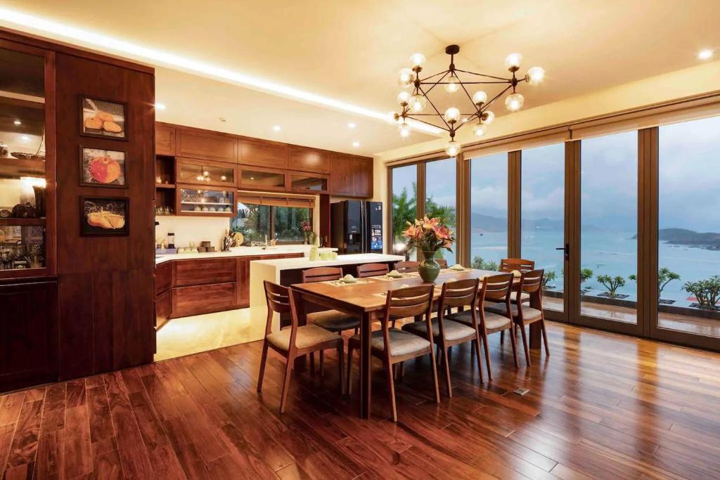 The Hill Ocean Villa With 5 bedrooms and Infinity Pool