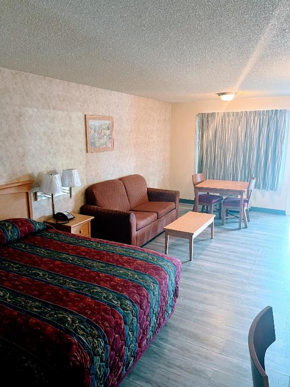 Western Inn Lakewood photo