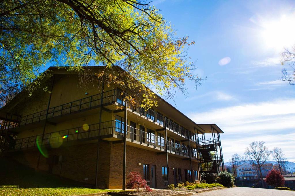 Hillside Lodge