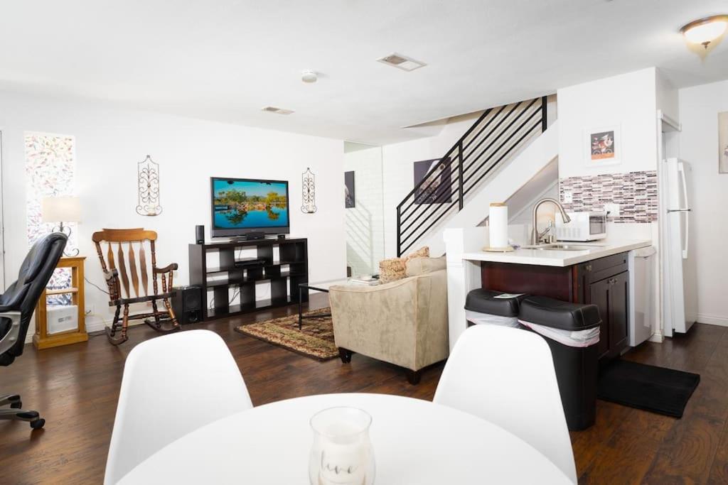 Charming 2 bedroom Condo in the Heart of Santee