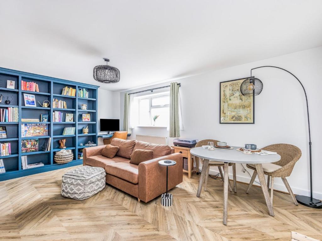 Pass the Keys Stylish Flat Close To Beach, Chichester