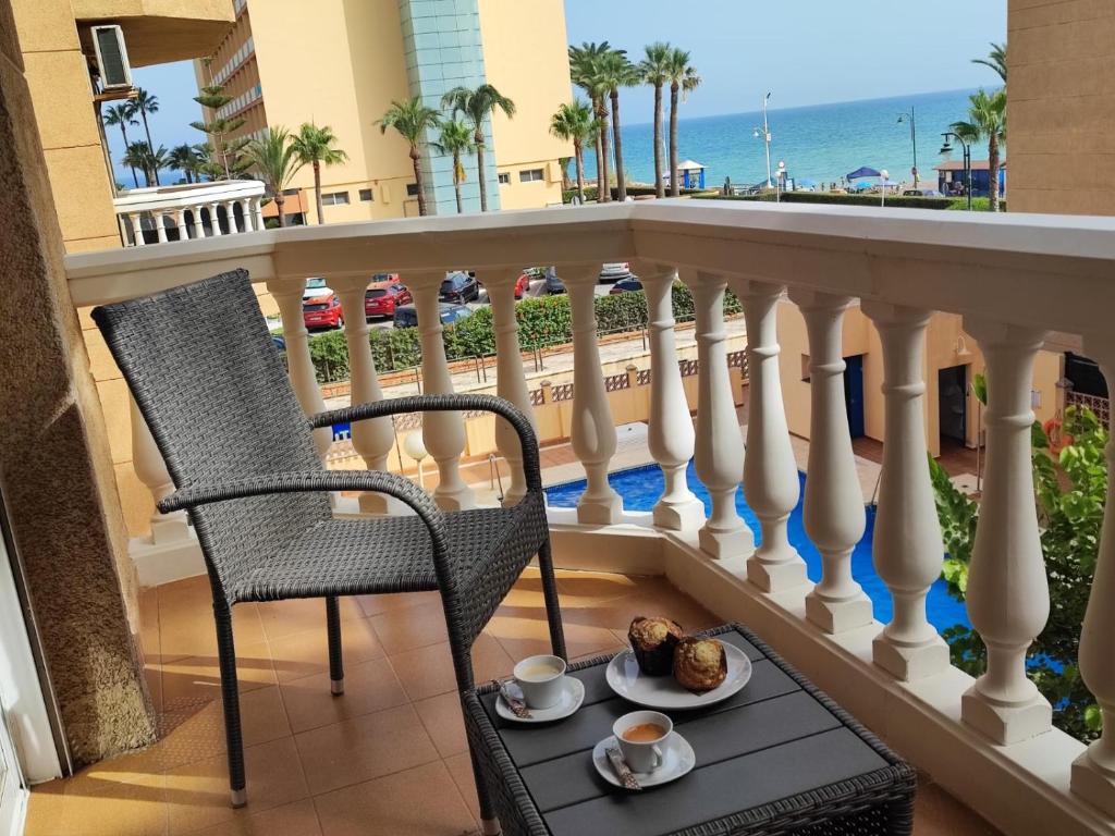 Beachfront Apartment with Pool & Sea View Terrace, Guadalmar Málaga - 2