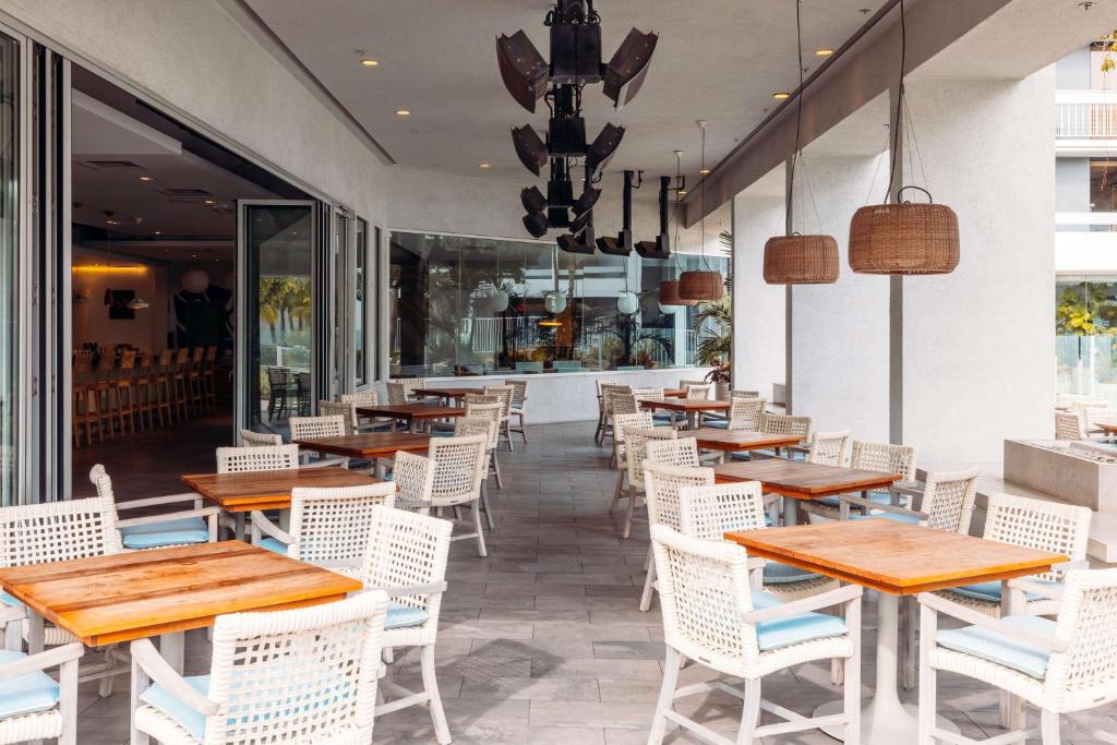 Hotel MDR Marina del Rey- a DoubleTree by Hilton — Restaurant & bars in Marina Del Rey, California