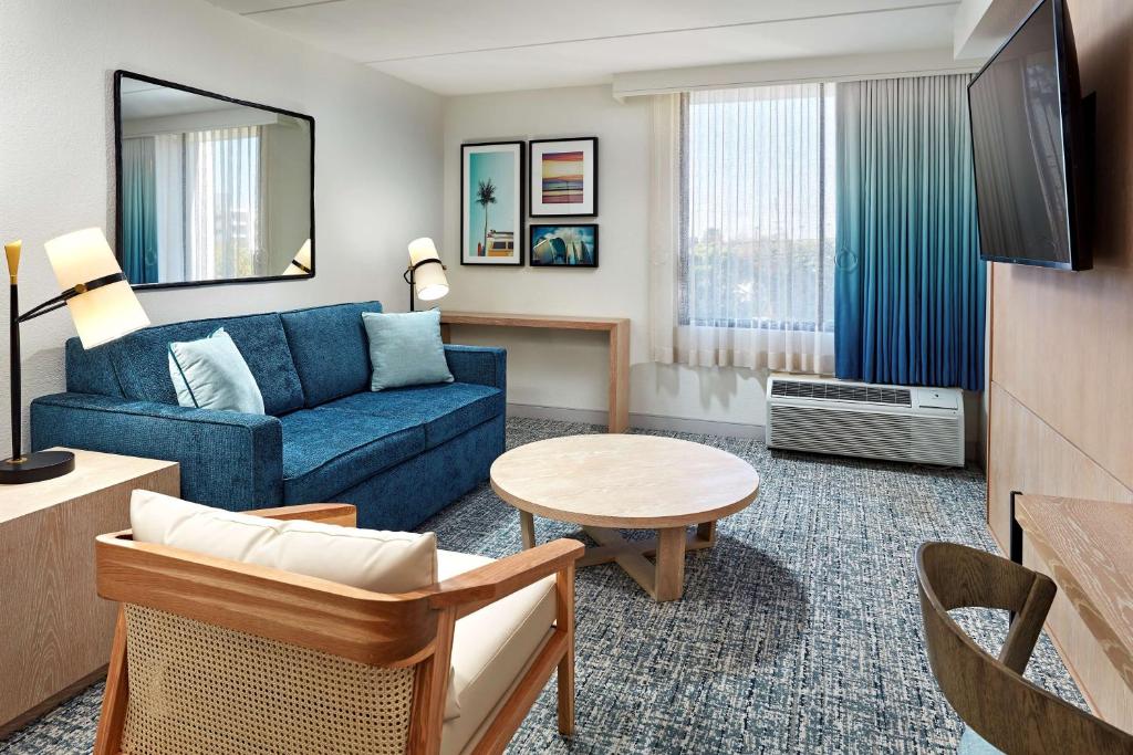 Hotel MDR Marina del Rey- a DoubleTree by Hilton — Hotel rooms in Marina Del Rey, California