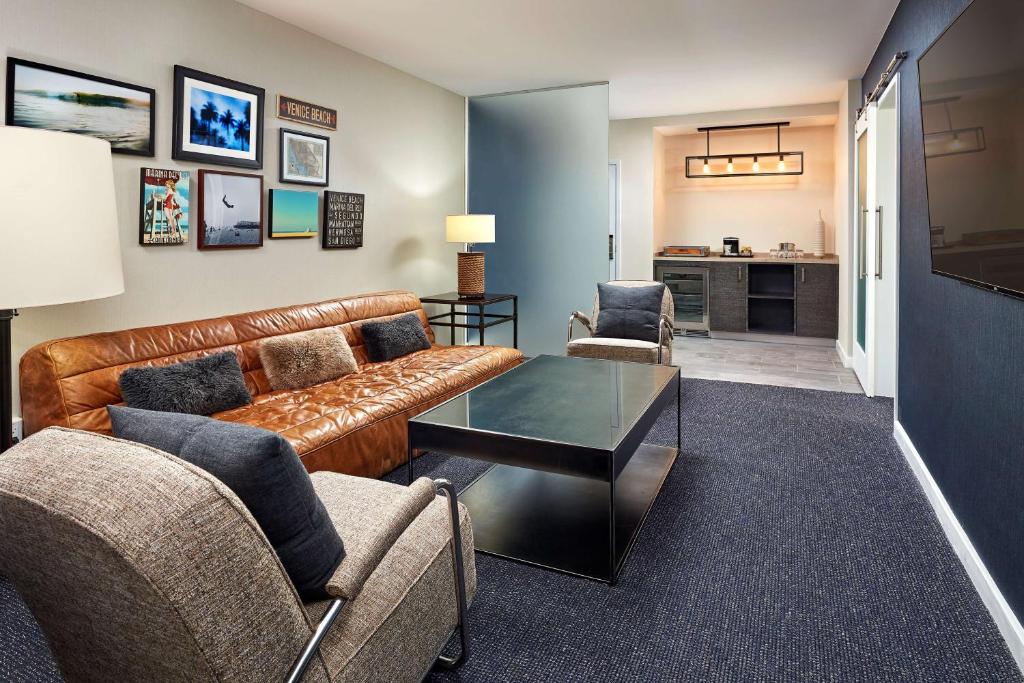 Hotel MDR Marina del Rey- a DoubleTree by Hilton — Hotel rooms in Marina Del Rey, California