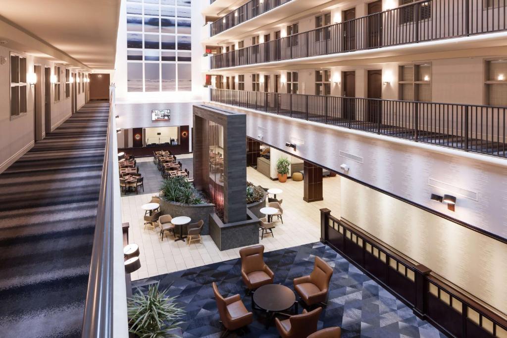 Embassy Suites by Hilton Tampa Brandon フロント・ロビー