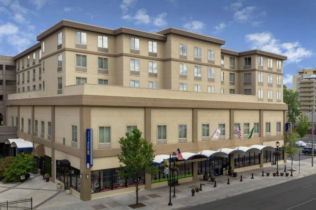 Hilton Garden Inn Yakima Downtown，位于亚基马的酒店