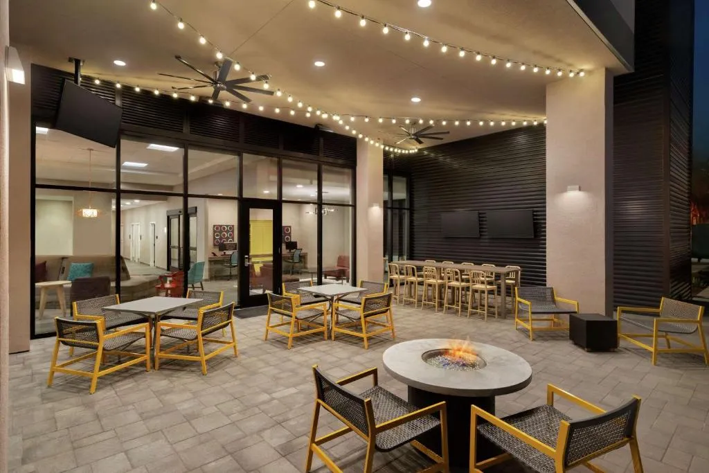 Home2 Suites By Hilton Woodland Hills Los Angeles，位于伍德兰希尔斯的酒店
