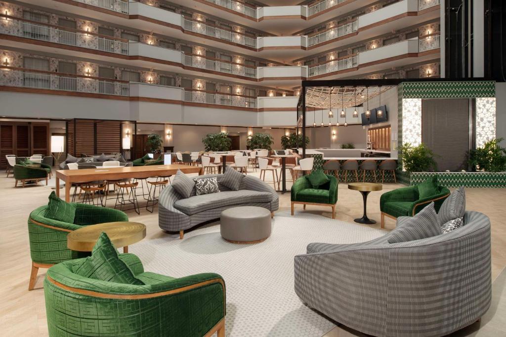 Embassy Suites by Hilton Dulles North Loudoun フロント・ロビー