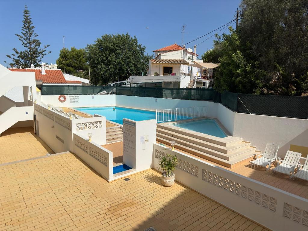 Host Wise - Lively Charming Apartment w Pool, Praia do Carvoeiro