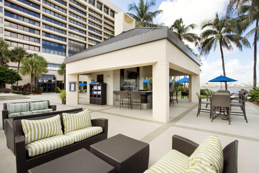 Hotel Exterior Image