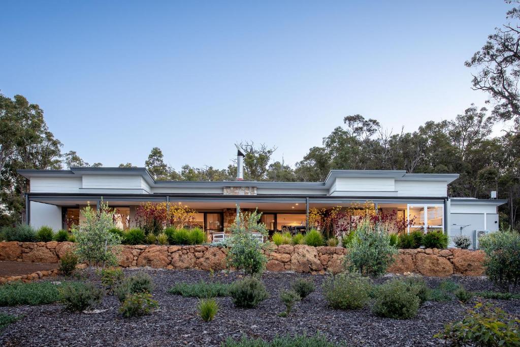 Kaya Lombo I Private Properties, Yallingup Siding