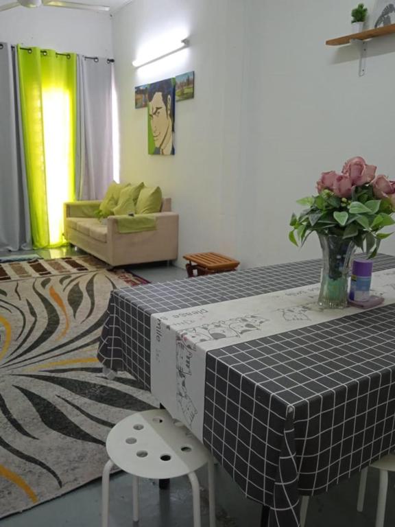 Budget Homestay Impiana Adril — Hotel in Menglembu