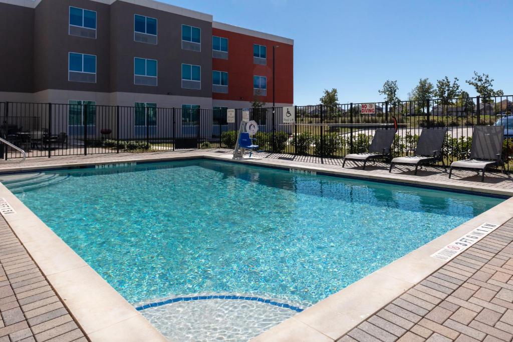 Holiday Inn Express And Suites Leander photo