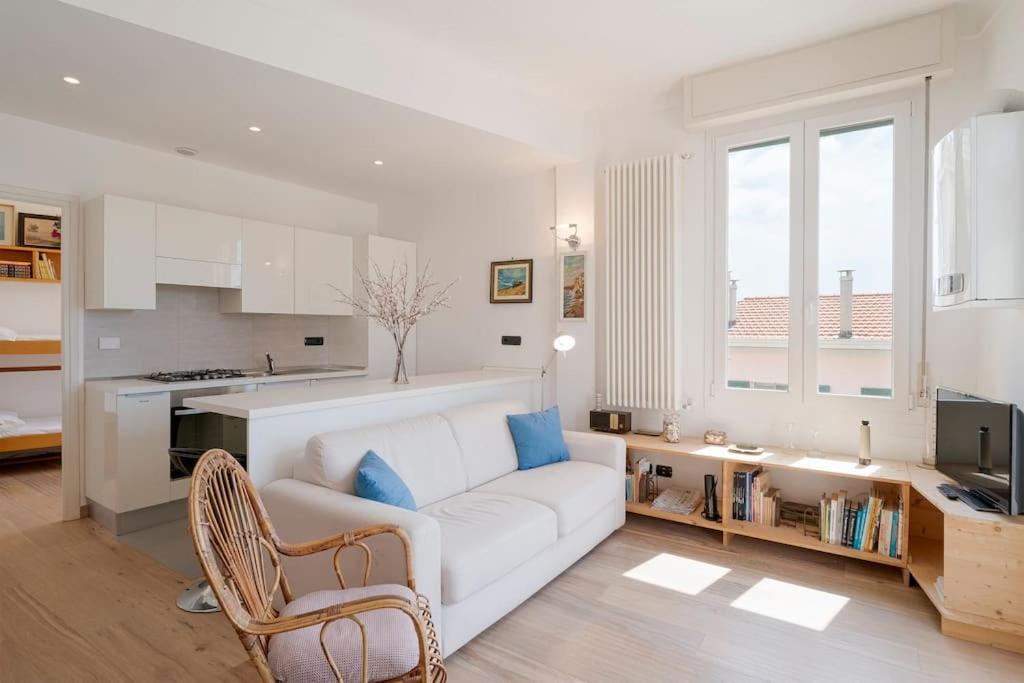 Sea View Apartment - 2 bedrooms, Sanremo