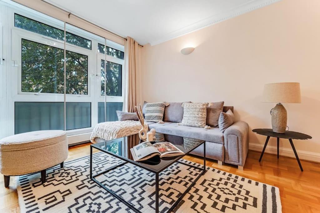 Unique 2 bed 2 bath Victorian flat Regents Park, London