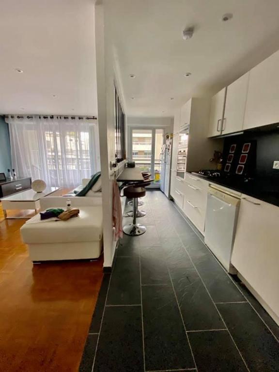 CHAMBRE DE 11 M2 AVEC BALCON - 4