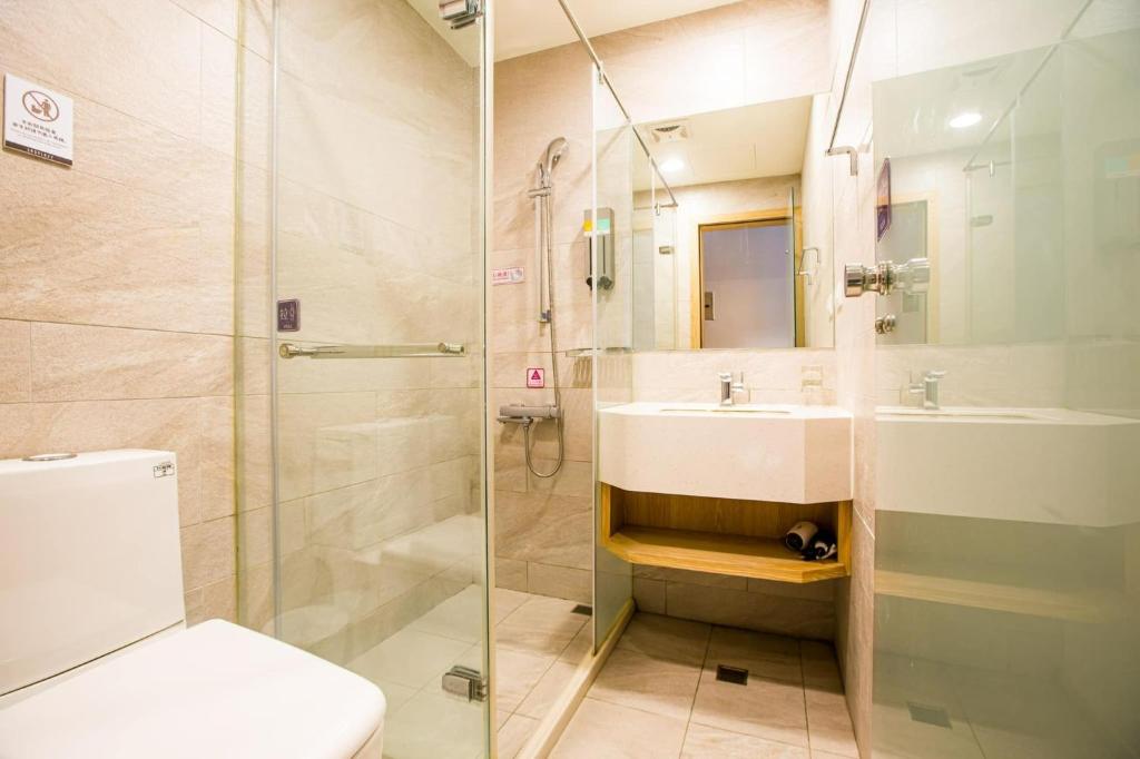 Taichung Easylazy Inn photo