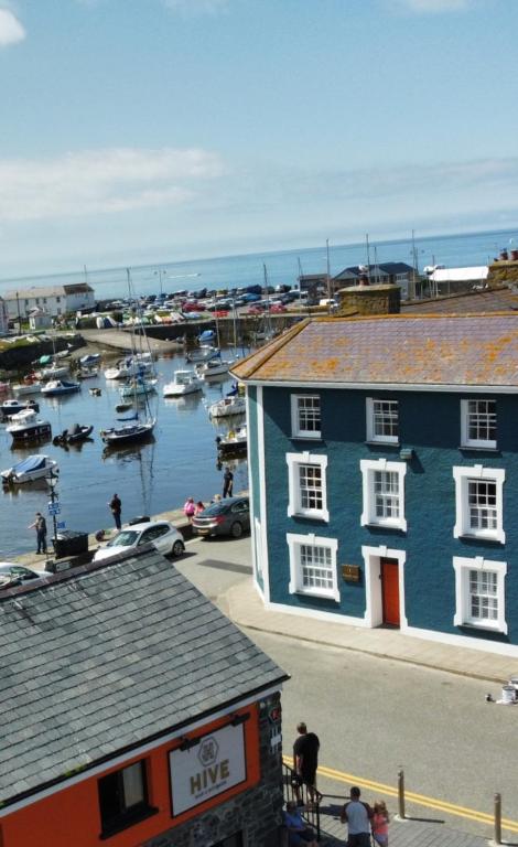 Hive Townhouse, Aberaeron