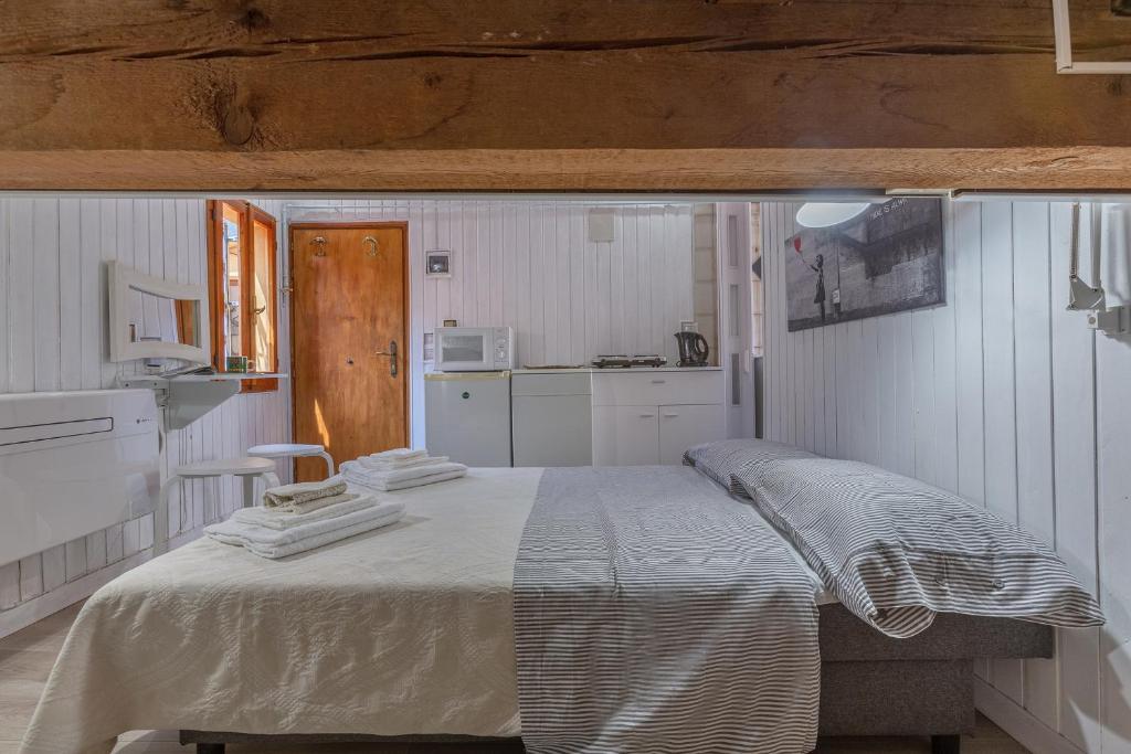 GuestHost - Aposa Little House - 4