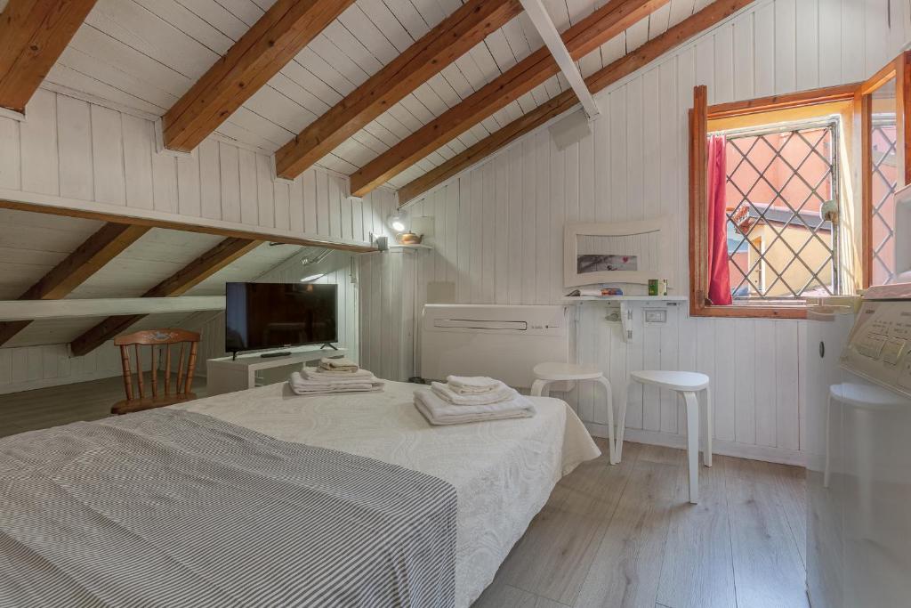 GuestHost - Aposa Little House - 5
