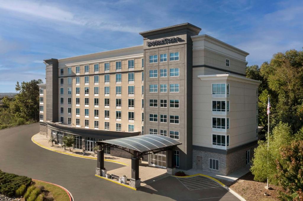 Doubletree by Hilton Chattanooga Hamilton Place photo