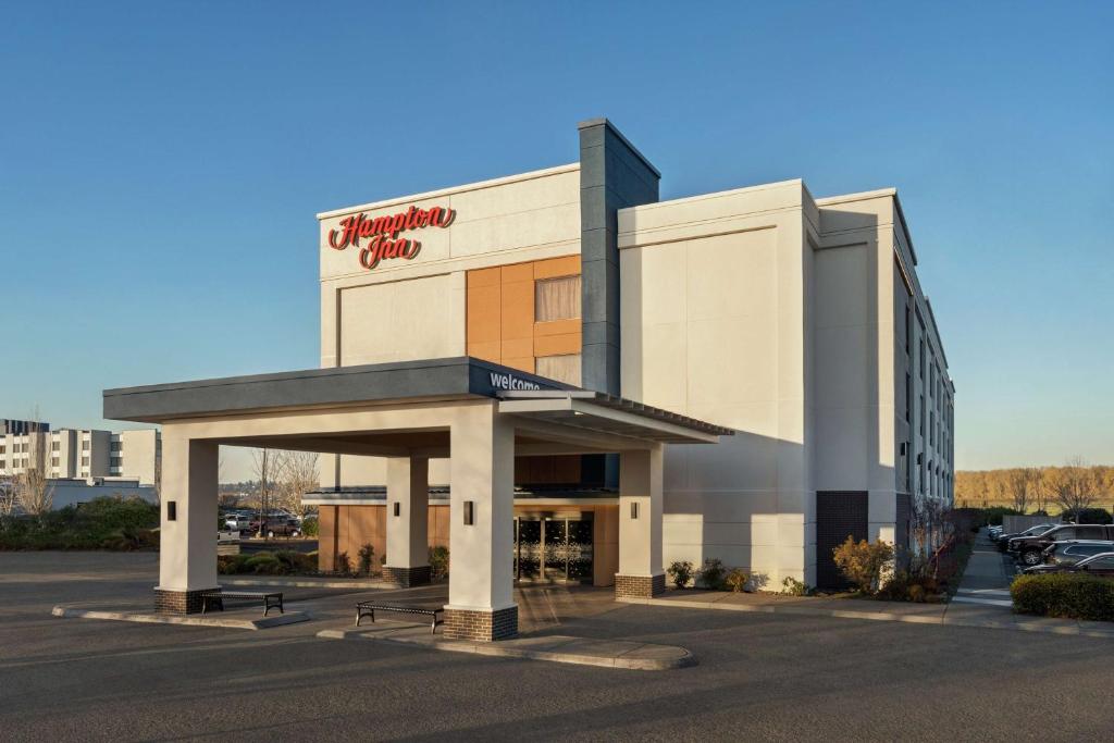 Hampton Inn Portland Airport photo