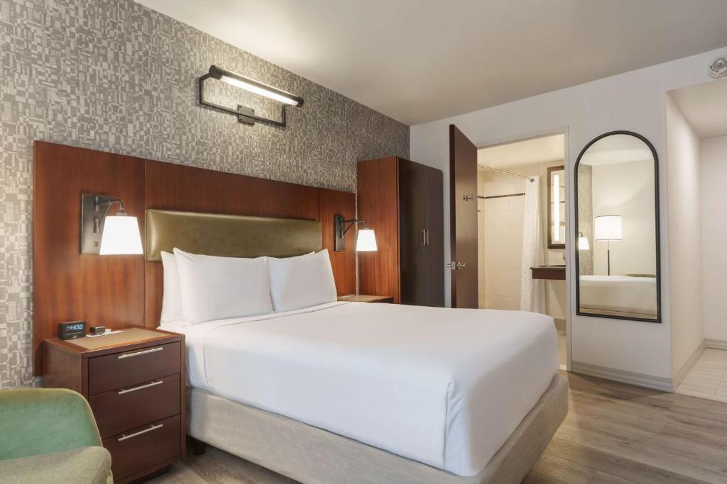 New York DoubleTree by Hilton New York Downtown Additional