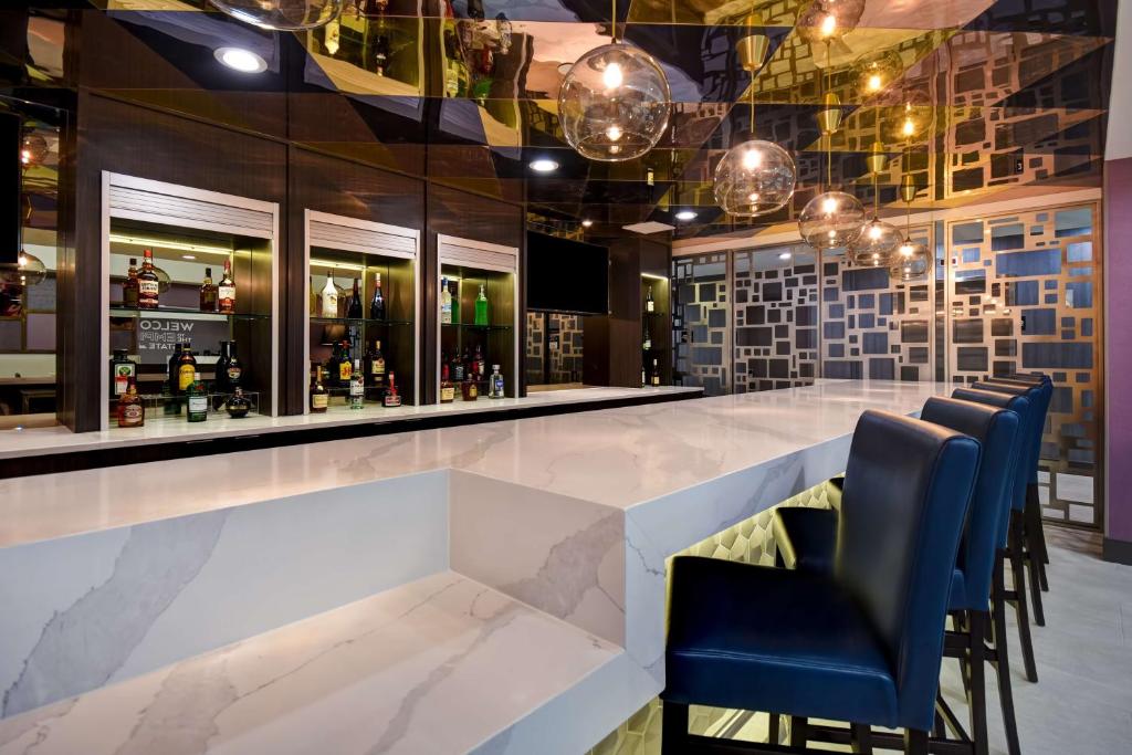 Świetny bar