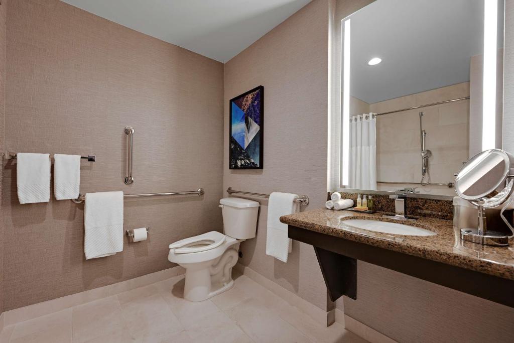 DoubleTree by Hilton Denver International Airport photo