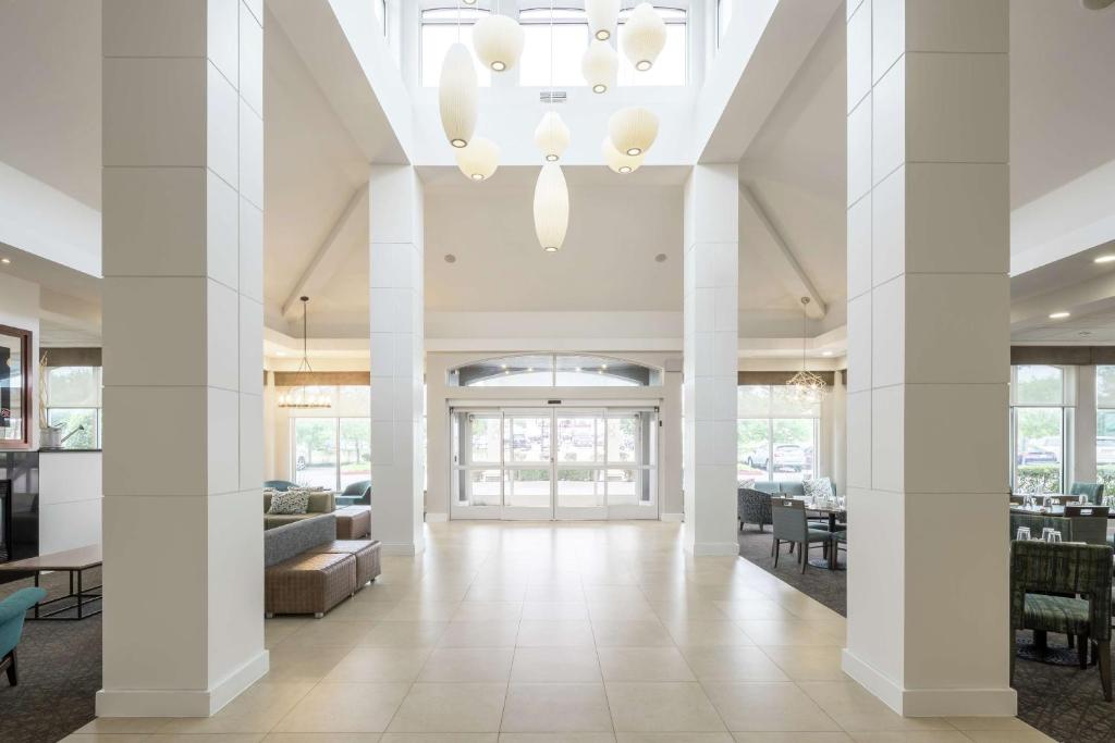 ヒルトン ガーデン イン DFW ノース グレープワイン (Hilton Garden Inn DFW North Grapevine) フロント・ロビー