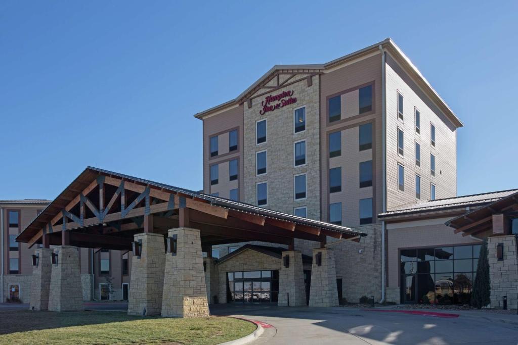 Hampton Inn & Suites I-35/Mulvane photo
