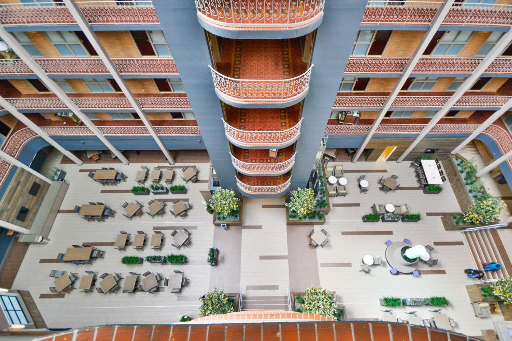 フロント・ロビー