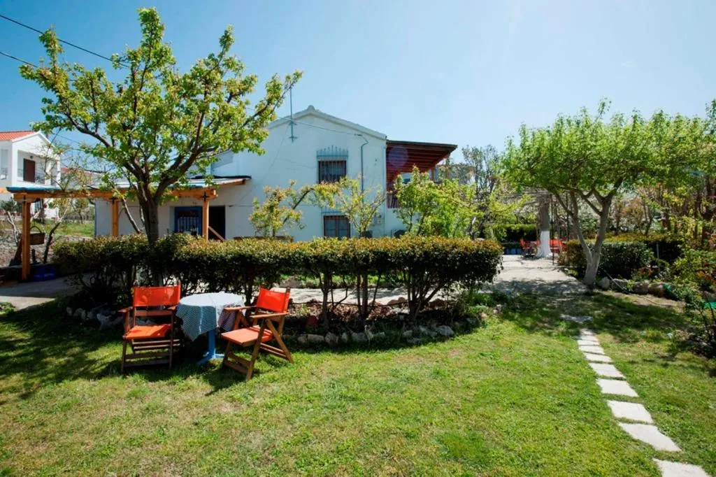 Aiolis Rooms, hotel in Kamariotissa