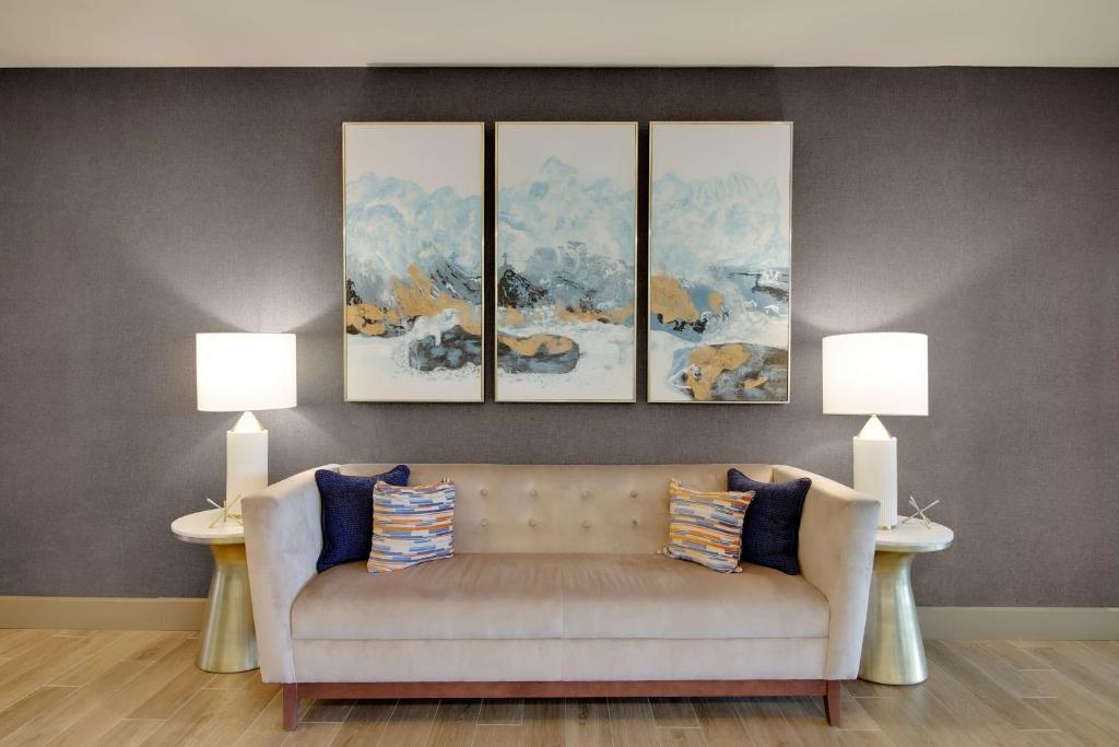 Hampton Inn Birmingham-Colonnade 280 フロント・ロビー