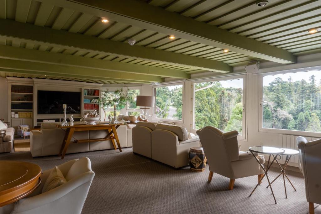 Shared lounge/TV area