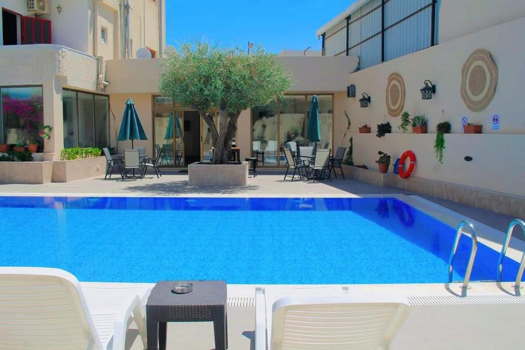 Swimming pool, Salome Hotel in Madaba