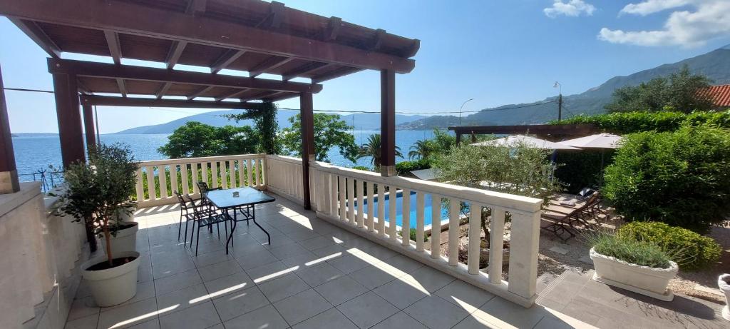 SunnyCoastVilla - 2