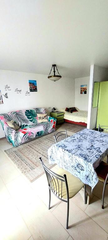 Apartment on str Goloseevskaya 3 photo