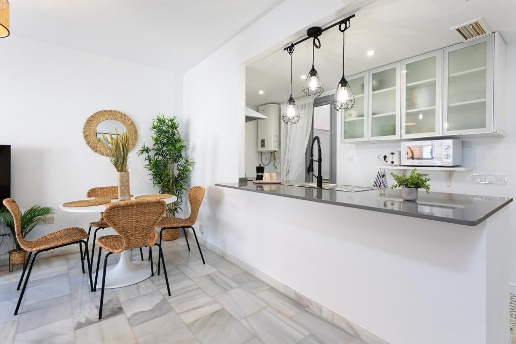 Holidays2Malaga Olletas 2 bedrooms & 2 bathrooms with patio - 3