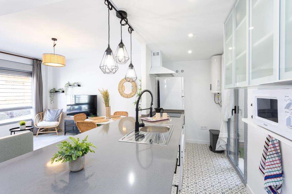 Holidays2Malaga Olletas 2 bedrooms & 2 bathrooms with patio - 5