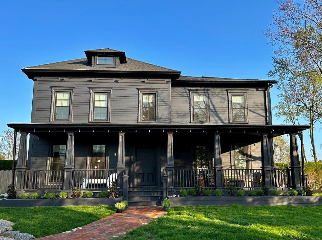 Vine & Sand--Southold NY's Newest B&B, Southold