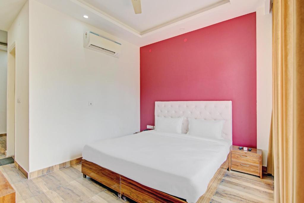 FabHotel Skylight Inn photo