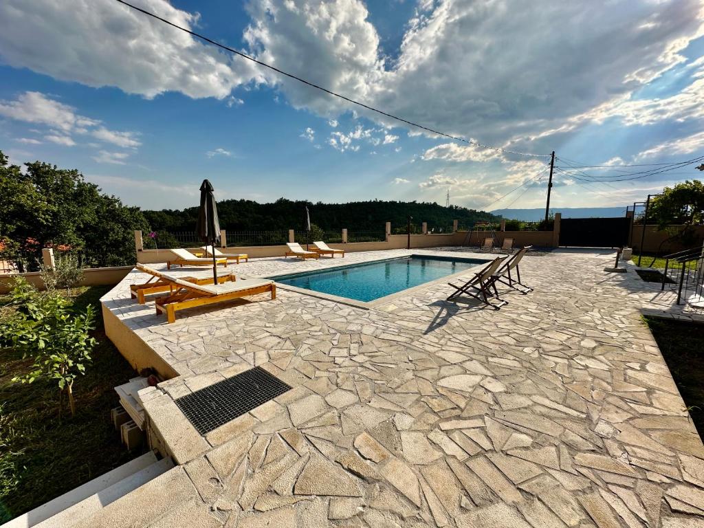 Sunny village, pool house - 2