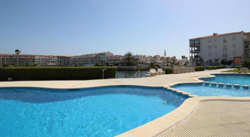 Apartament 3 persones amb piscina comunitaria Terrassa amb vistes canal i Llac St Maurici - 5