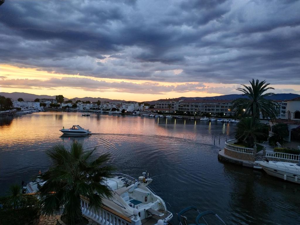 Apartament 3 persones amb piscina comunitaria Terrassa amb vistes canal i Llac St Maurici - 3