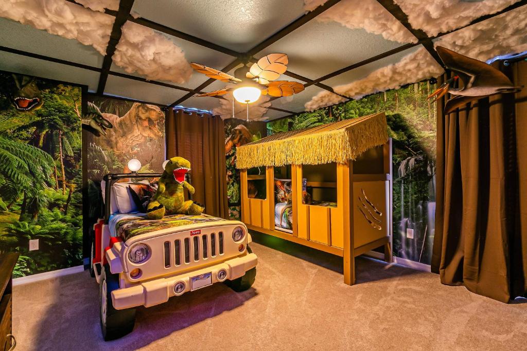 Home w Private Pool SPA Game Room in Resort, Davenport